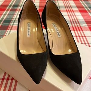 Manolo Blahnik's BB 0054 Srila Suede Low-heel Pump